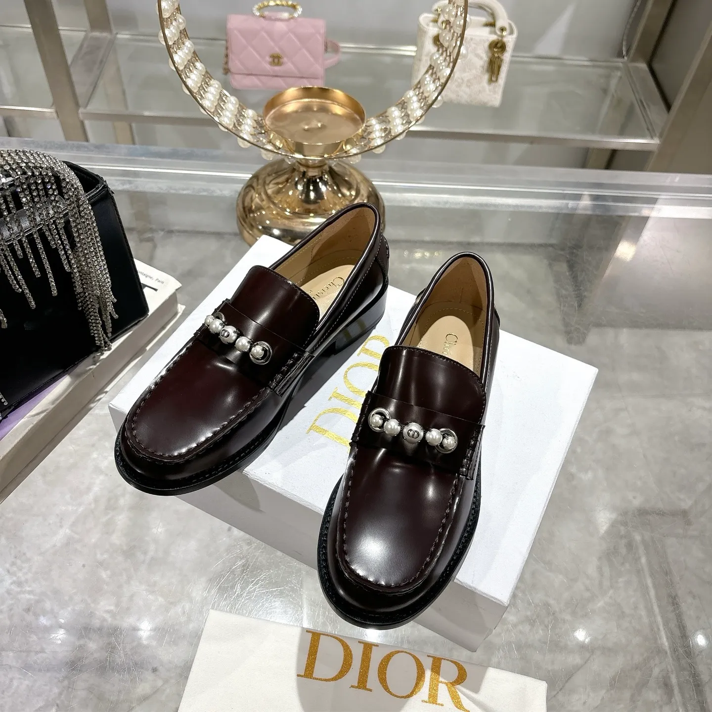 👟👟Ex-factory price 600👟👟 ❤️25 new items, top version ⚠️ The counter features new Miss Dior Street loafers, hard goods 🆕 ❥Purchase level! Full of high-end feel! A favorite among bloggers at home and abroad, it’s retro and fashionable 💎It’s so beautiful on your feet! Mainly recommended models on the official website ▪️Upper: original customized open edge beads ▪️Inner lining: imported sheepskin lining ▪️Outsole: original genuine leather outsole ▪️Heel height: 2.5cm ▪️Shoe size: 35-39 (customized 40 and 41 are not returnable)